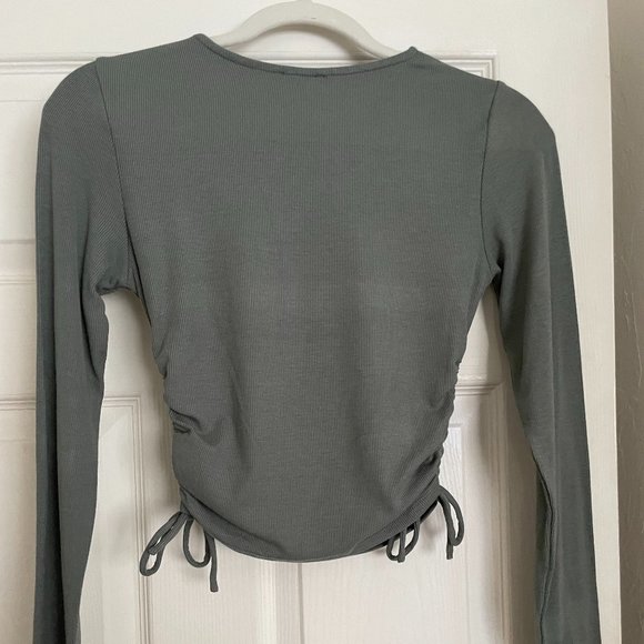 Princess Polly Green Synch-able LS Shirt - Picture 2 of 2